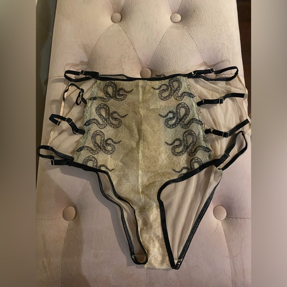 🖤 Gold + Snake Embroidery 🖤 Playful Promises ✨ NWT Dakota Snake Apex✨ US 10/ML - Picture 8 of 14